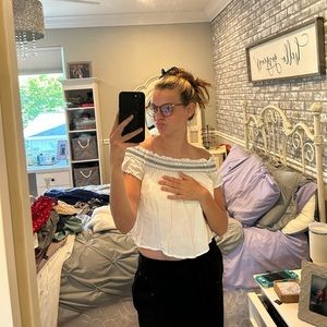 Women’s Garage off the shoulder top!